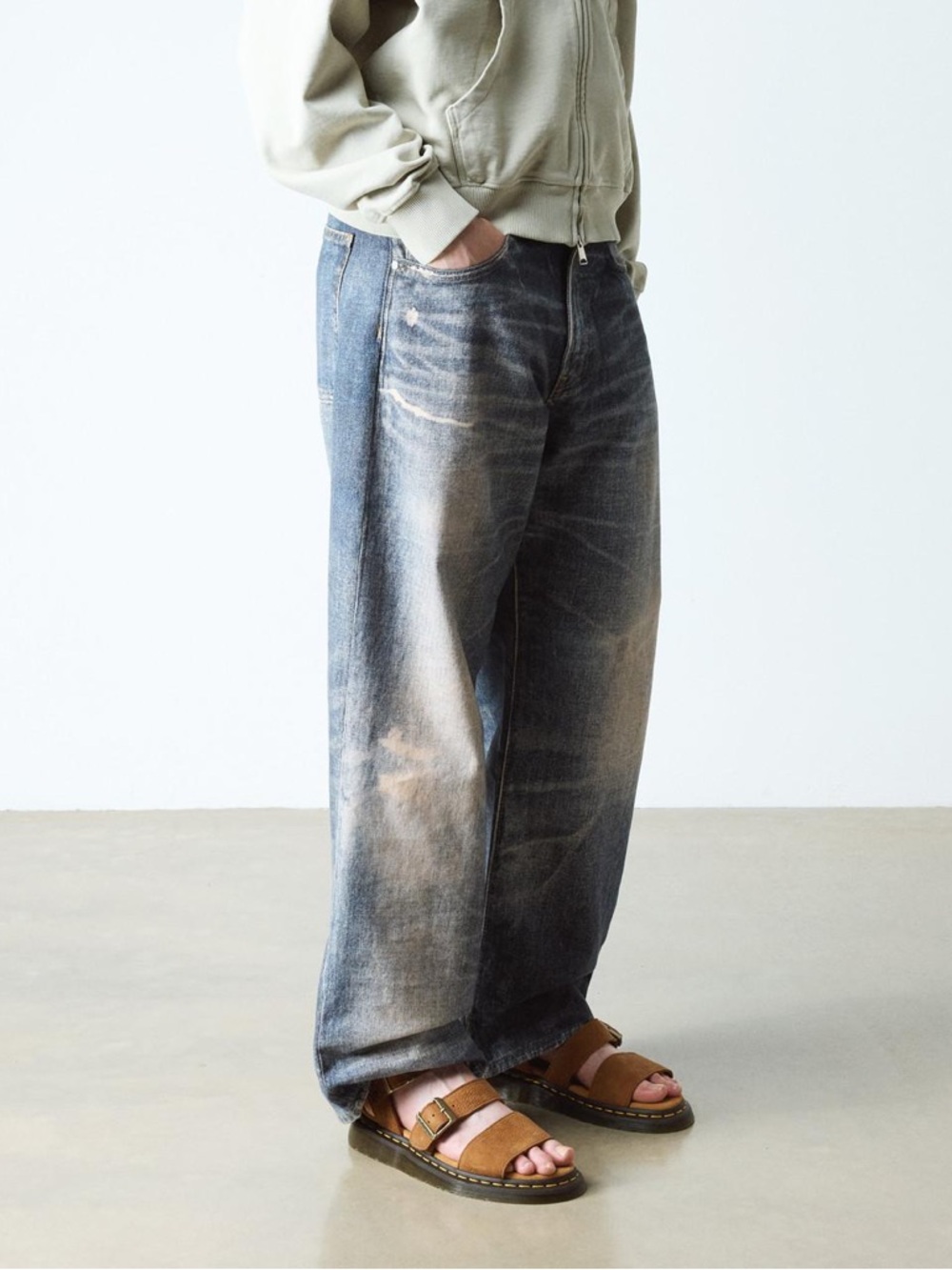 Dr.Martens GRYPHON TUMBLED NUBUCK SANDALS - Picture 5 of 13
